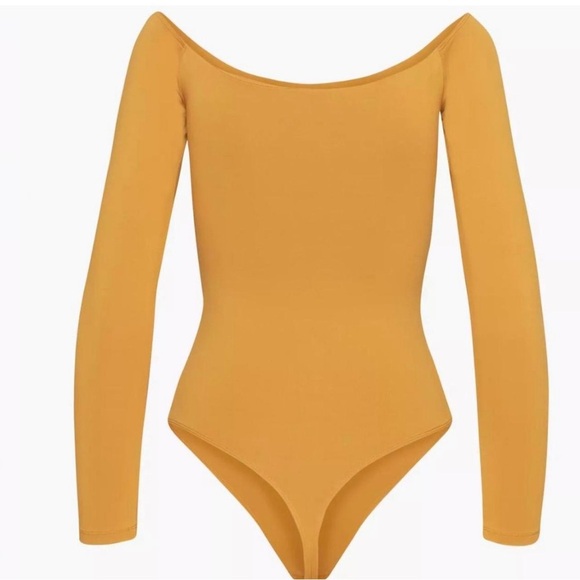 Aritzia Babaton Mustard Long Sleeve Boatneck Thong-cut Soft Bodysuit size XS - Picture 2 of 9
